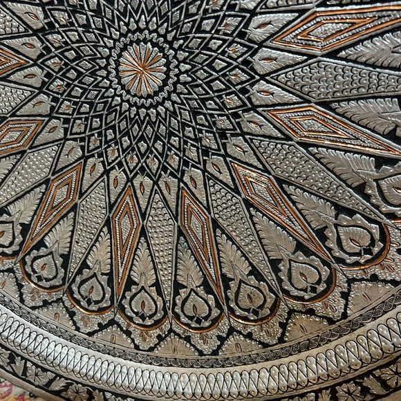 Oriental Copper Handhammerwork Round Tray - Picture 3 of 7